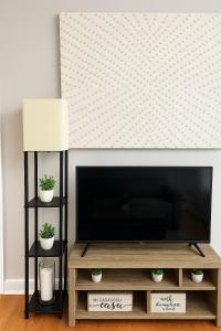 Affordable 1BR Steps From Loyola & Lake