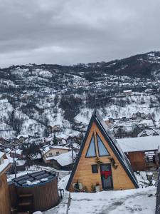 Carpatina A-Frame Retreat - Rustic Cabins for Couples