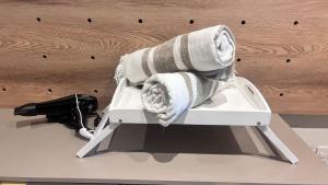 Golden Sunset Studio - Rooftop Pool & BBQ