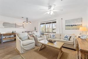 Skinny Dip- Renovated Unit- Steps to the beach
