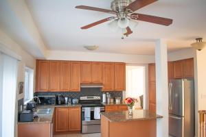 Karibu Home Retreat, 5 min to Ontario Largest Spa