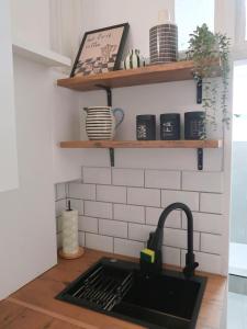 Charming Seapoint Studio Apartment 200m to Ocean