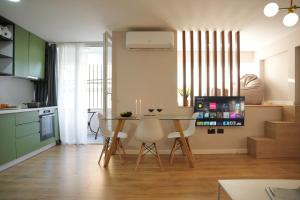 City Center Azure Apartment