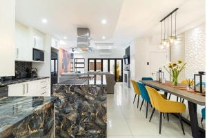 Sunset Oasis 4Bed 3Bath in Sea Point - Hot Tub