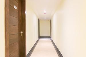 Super OYO 77736 Hotel Starlight