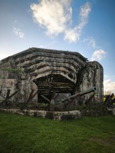 GITE A THEME D-DAY - situé à 15mn dOmaha Beach - Animaux OK - Terrain clos - Aucuns voisins - WIFI