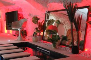 L alcove des Sens Love Room Jacuzzi sauna