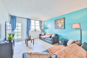 Coastal Elegance Oasis in Sunny Isles STR-01308