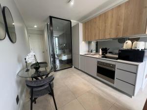 LeeMo at Ellipse Waterfall