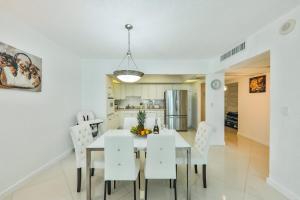 Family getaway steps from the ocean STR-01305