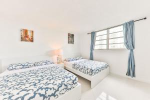 Family getaway steps from the ocean STR-01305