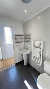 Superbe Appartement PArisien Proche metro et toutes commodités IDEAL COUPLES ET PROFESSIONNELS -15pourcents a la semaine