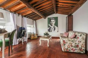 Historic Villa With Lake And Sea Views