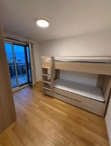 YZY LOC Suresnes Centre