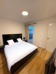 YZY LOC Suresnes Centre