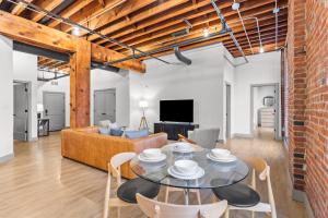 Brick & Bed Riverfront Lofts, G 204