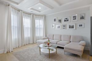 Elegant 2BR-2BA Spacious Escape with Rooftop Near NYC