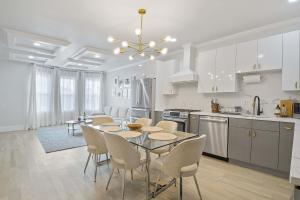 Elegant 2BR-2BA Spacious Escape with Rooftop Near NYC