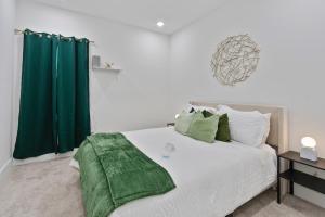 Modern 3 Bedroom 3 Bath Home Near Downtown Houston With Garage