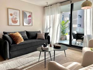 Exclusivo y moderno con A C y estacionamiento