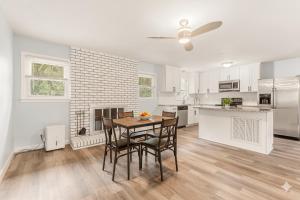Modern and Updated 3br Home in Quiet Neighborhood