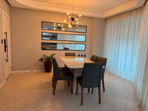 Apartamento em Meia Praia a poucos passos do mar