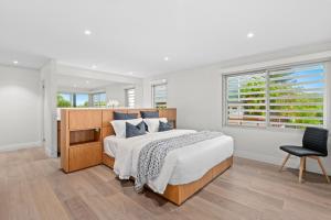 Costal Three-Storey Home with Panoramic Sea Views