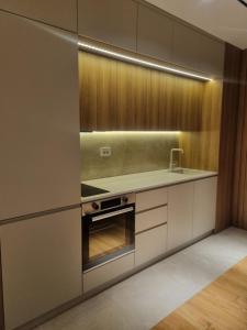 Royal Garden Luxury Spa Apartment with Sauna and Jacuzzi