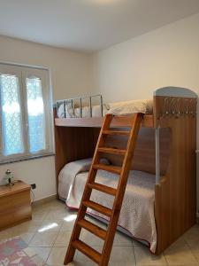 A B House 6 Rustic Holiday Apartment in Casto