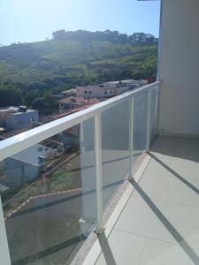 Casa moderna com vista para as montanhas