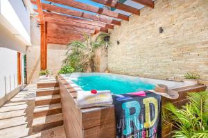 Room in the center with Outdoor Jacuzzi