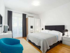 Holiday home for eight, Dugi Rat