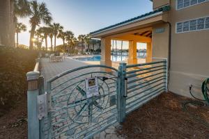 Free golf cart with easy beach access and resort amenities, pool, tennis, and more