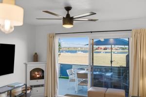 Cozy 2BR Bayfront Home | Patio + Water Views in Mission Beach