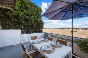 Cozy 2BR Bayfront Home | Patio + Water Views in Mission Beach