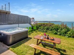 Beachbreak - Uk42996