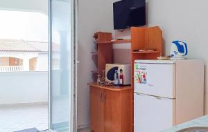 1 Bedroom Nice Apartment In Vir