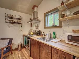 The Rocky Knoll - Garden View - Pet Friendly