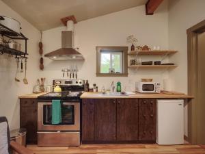 The Rocky Knoll - Garden View - Pet Friendly