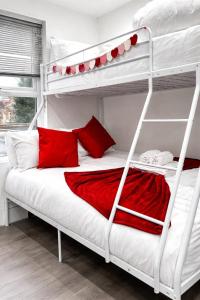 Budget Friendly North London Studio Apartment for Groups up to 9