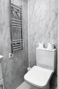 Budget Friendly North London Studio Apartment for Groups up to 9