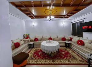 Calm Apartment with Pool in Geuliz marrakech Close to Medina