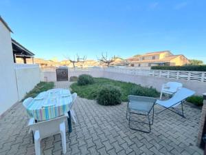 Maison au Calme avec Terrasse et Parking Privé, à 900m de la Plage - Le Barcarès - FR-1-529-65