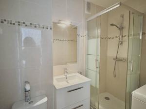 Appartement RDC - Accès Direct Plage, Terrasse, Parking Privé, Animaux Acceptés - FR-1-529-80