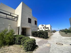 Appartement RDC - Accès Direct Plage, Terrasse, Parking Privé, Animaux Acceptés - FR-1-529-80