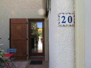 Maisonnette cosy avec terrasse, jardin, piscine et parking privé, à 1 km de la plage - 5 pers. - FR-1-529-208