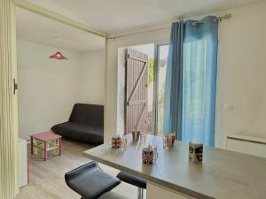 Appartement T2 avec Terrasse, Climatisation et Parking à 300m de la Plage au Barcarès - FR-1-529-258