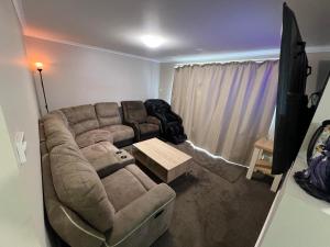 Happy Haven Lodge II Private Double Room for Couple, Cozy Shared Apartment for Female only