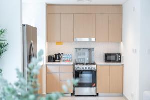 Free housekeeping visits during your stay - StayShort - Elegant & Spacious 4BR for Families in Creek Harbour