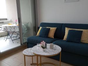 Appartement moderne avec climatisation, balcon et parking - FR-1-696-63